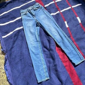 HM H&M Divided high waisted denim jeans - medium wash
Women’s US size 6